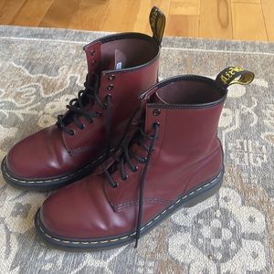 Dr. Martens W size 10 burgundy 1460 lace up boot